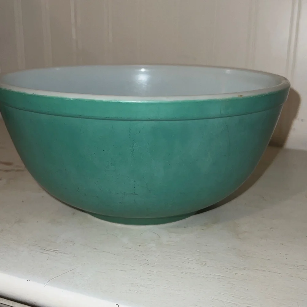 1940s Vintage Pyrex Primary Green mixing bowl